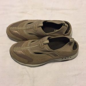 Women’s Easy Spirit shoes